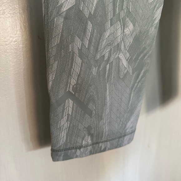 Lululemon HR Leggings - Picture 4 of 14